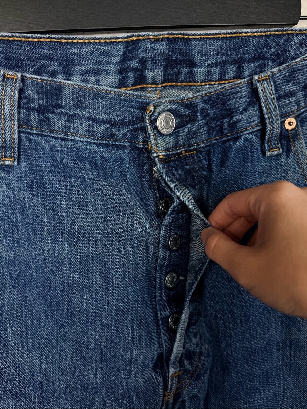 LEVI’S • Classic Blue Straight Fit Button-Fly Denim Jeans, 40x32 - Picture 4 of 10